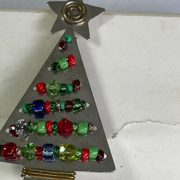 Coldwater Creek beaded brooch silver tone - Picture 3 of 6